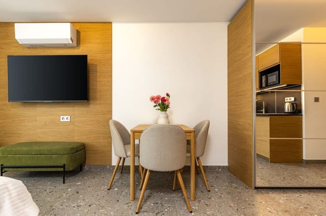 Downtown Modern Studio with Balcony