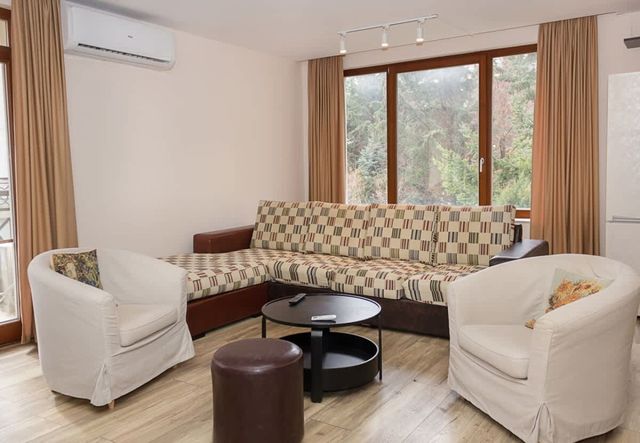 Cozy 2BD Flat with Balcony and Workspace