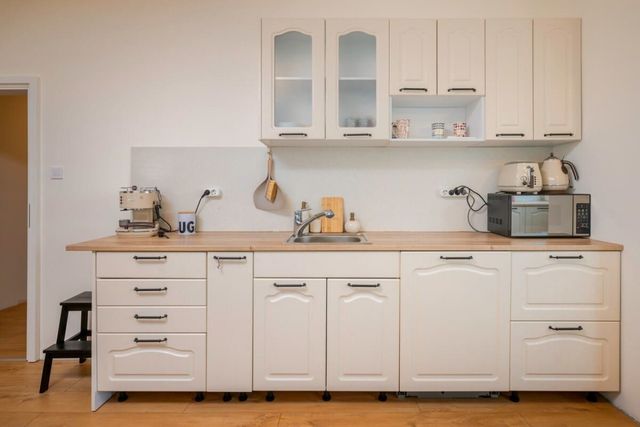 Your 2BD Home Away From Home with Working Space - Photo 2