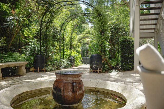 Le Corot restaurant - A Michelin star restaurant in the vaults of the property, with an elegant setting