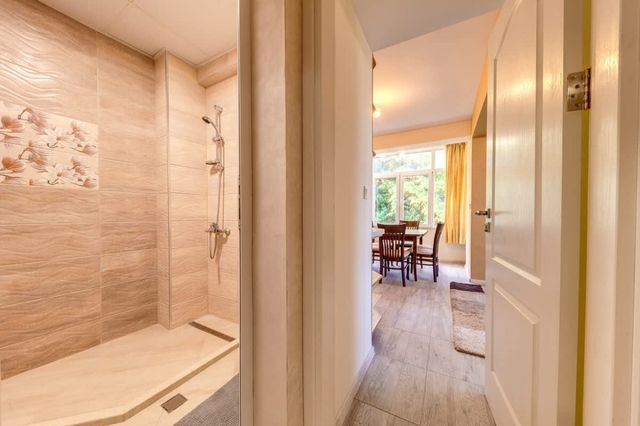 Bright retreat with Balcony & Mountain Views