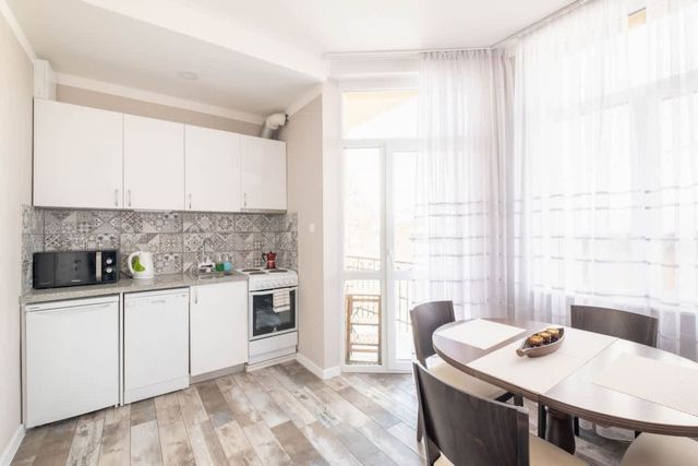 New 1930s quiet central apartment w/AC - 2 bedroom