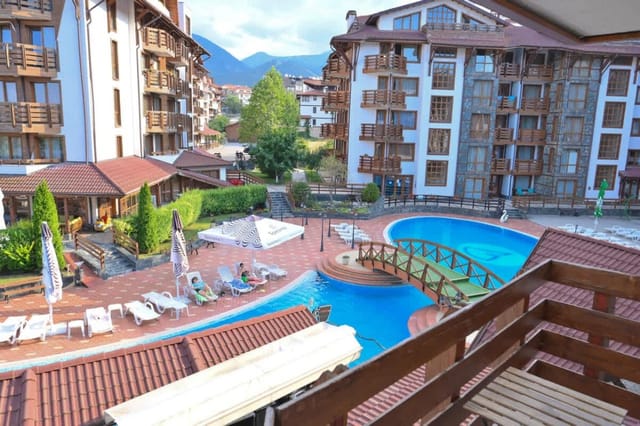 Cozy Flat with Pool & Mountain Views, Near Gondola