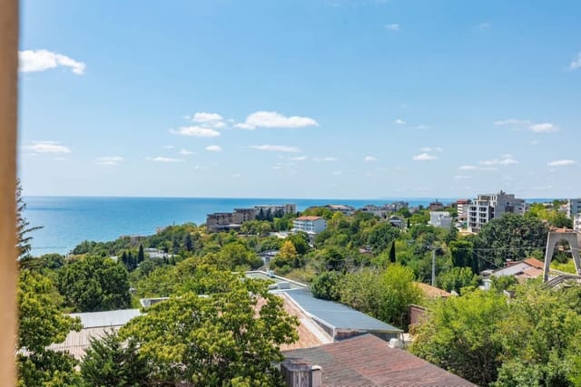 Elegant Apartment with Balcony in Argisht Palace