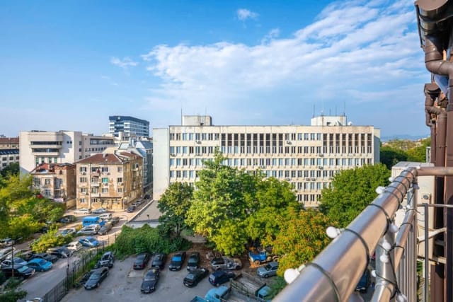 Spacious 2BD Flat with Secure Free Parking