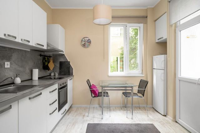 Cozy Nest near Eagle's Bridge with Workspace