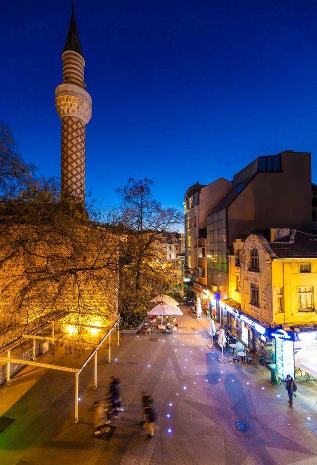 1BD Apartment with a Cute Balcony in Kapana