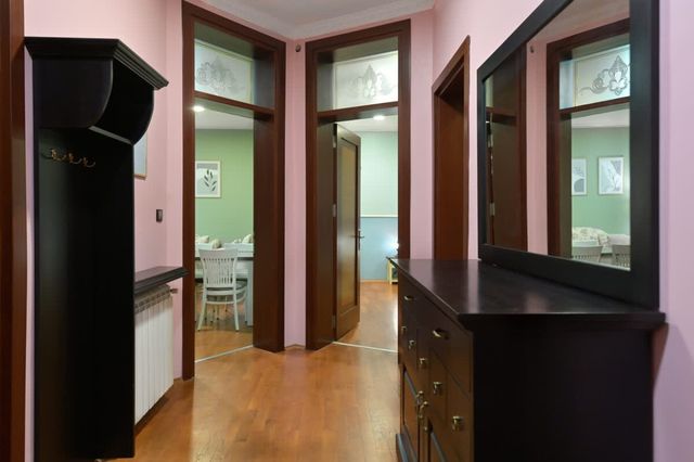 Colorful & Elegant 2BD Flat – Premium Central Stay