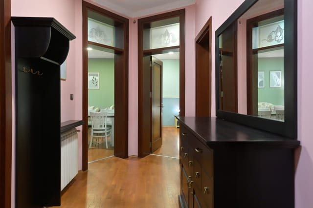 Colorful & Elegant 2BD Flat – Premium Central Stay