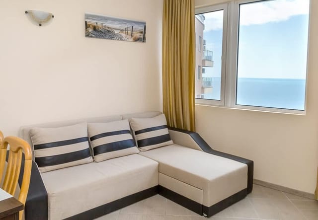 Cozy Retreat with Sea View &amp; Balcony | Nikea Park - Photo 2