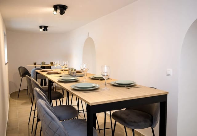 Private Villa with 5BD, Pool & Stunning Sea Views