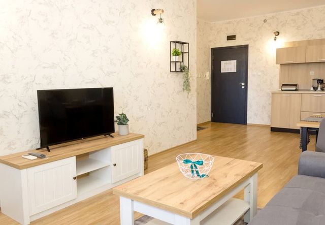 Bright 1-bedroom Flat with Balcony in Golden Sands