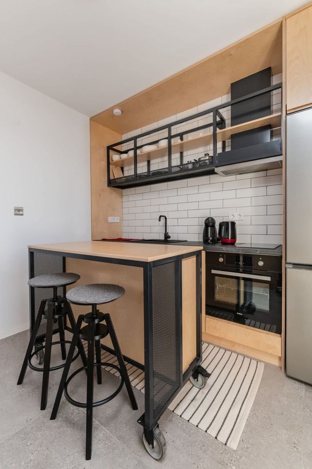 Industrial 2BD Flat | 3 Min to Metro & Stadium