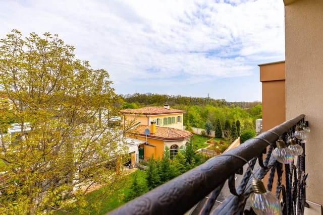 Magnolia Gardens - 1BD with Balcony & Parking