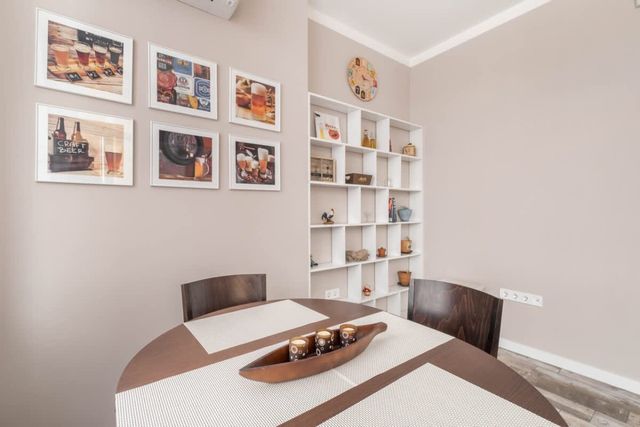 New 1930s quiet central apartment w/AC - 2 bedroom