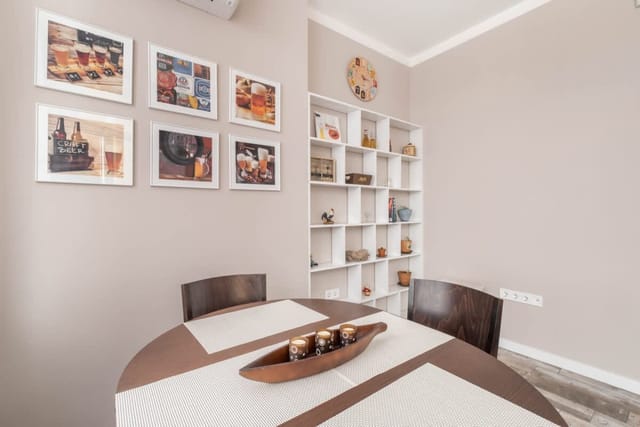 New 1930s quiet central apartment w/AC - 2 bedroom