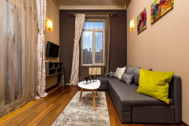 1BD Apartment with a Cute Balcony in Kapana