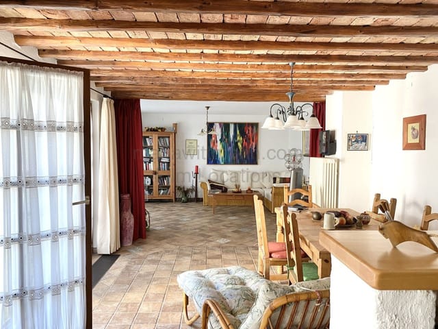 Location 250 - Photo 2