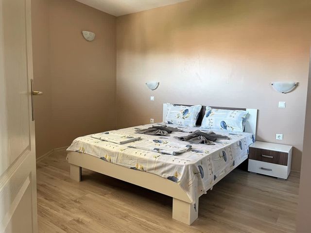 Cozy 1BD Apartment with a Lovely Sea View - Photo 3