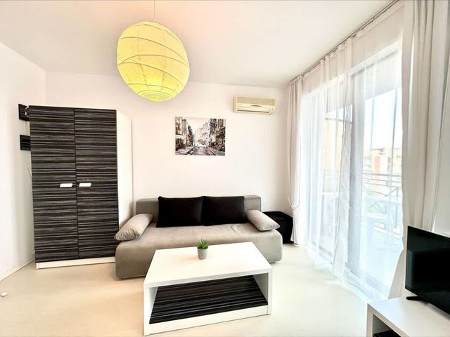 Cozy Rainbow 3  studio pool view