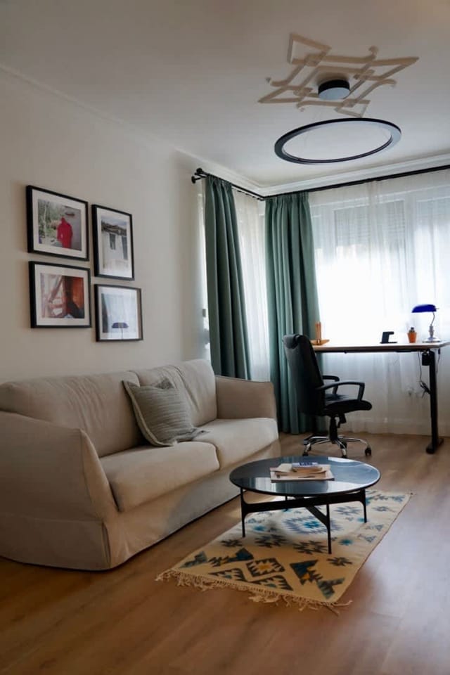 A French affair. With parking, style and elegance.