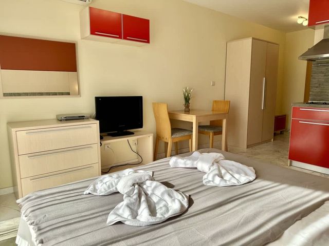 River Park Cozy Studio with pool view