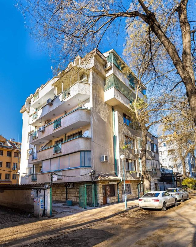 Spacious 2-Bedroom Maisonette in City Centre