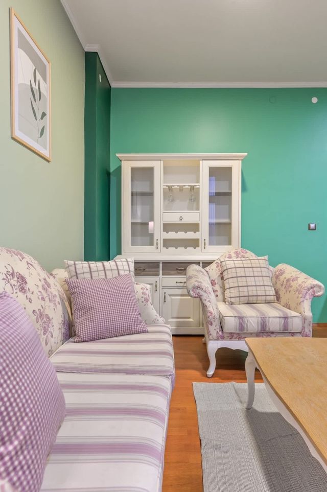 Colorful & Elegant 2BD Flat – Premium Central Stay