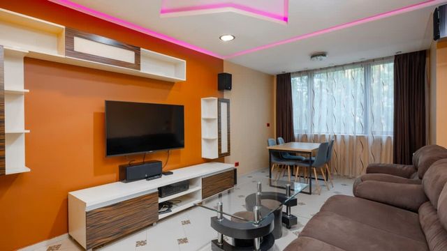 Central 1BD Apartment Next to Women's Market