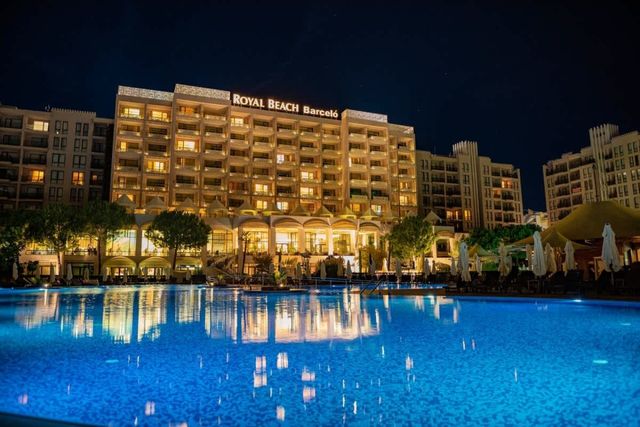 Luxury apartment in Royal Beach