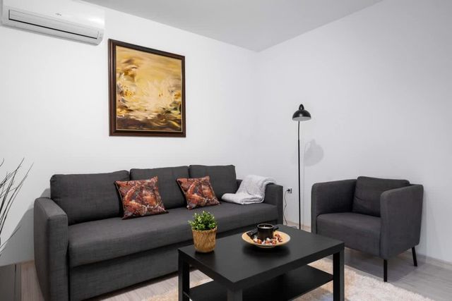 1BD Modern Living on blvd. Tsar Boris III + garage