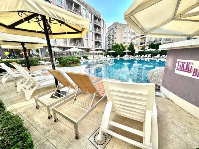 Cozy Rainbow 3  studio direct to the pool