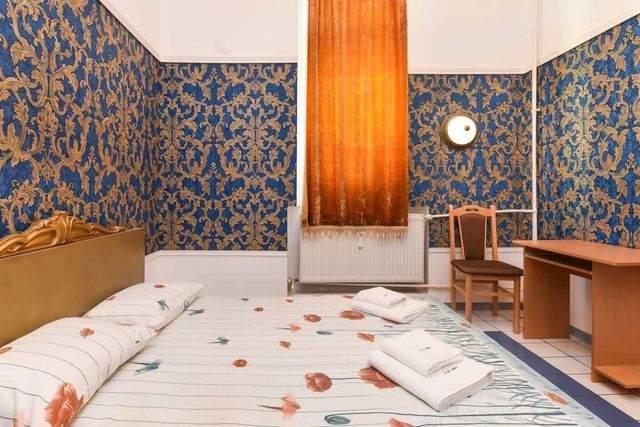 Historical Lion's Bridge 1-Bedroom Apartment