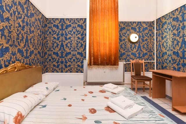 Historical Lion's Bridge 1-Bedroom Apartment