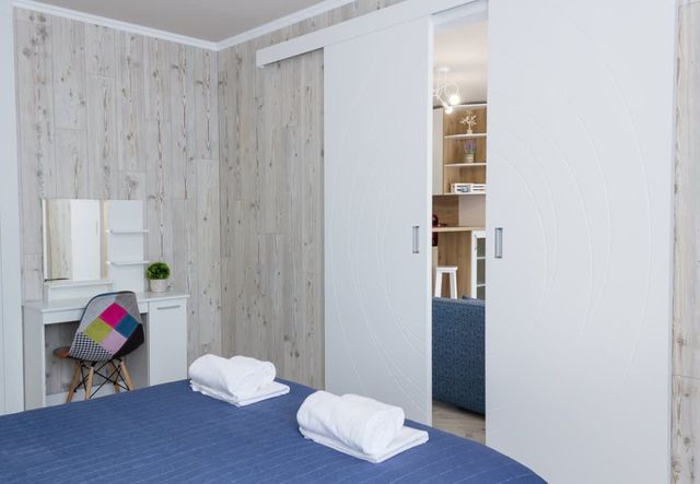 Sunny Blue  One-Bedroom Flat with Balcony