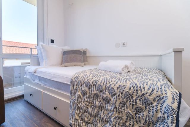 Serene Luxe Oasis Retreat on the Outskirts