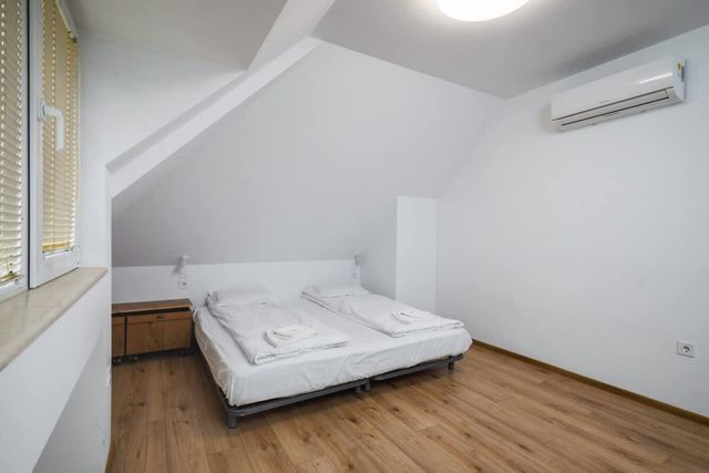 Charming & Cozy 2BD Apartment with Natural Light