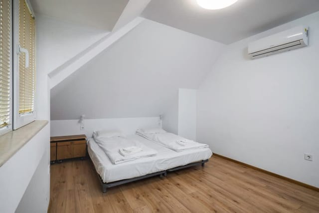 Charming & Cozy 2BD Apartment with Natural Light