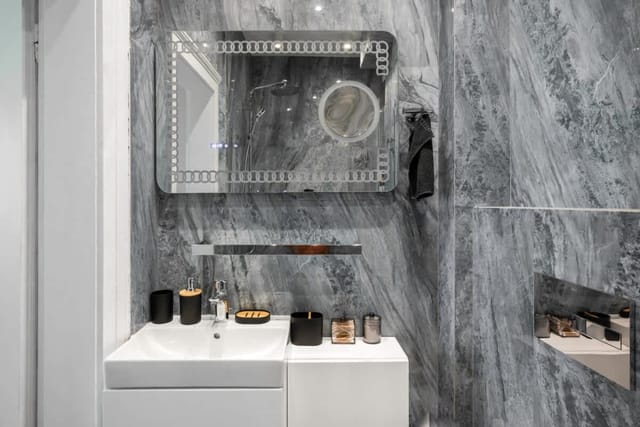 Urban Charm & Comfort - Chic 2BD in Prime Location