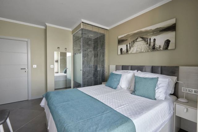 3BD Beach Paradise with a Stunning View + Parking