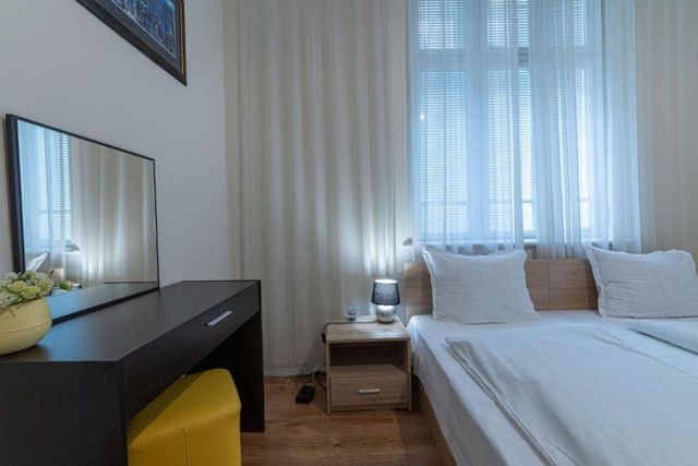 Apo Apartment - Top Center