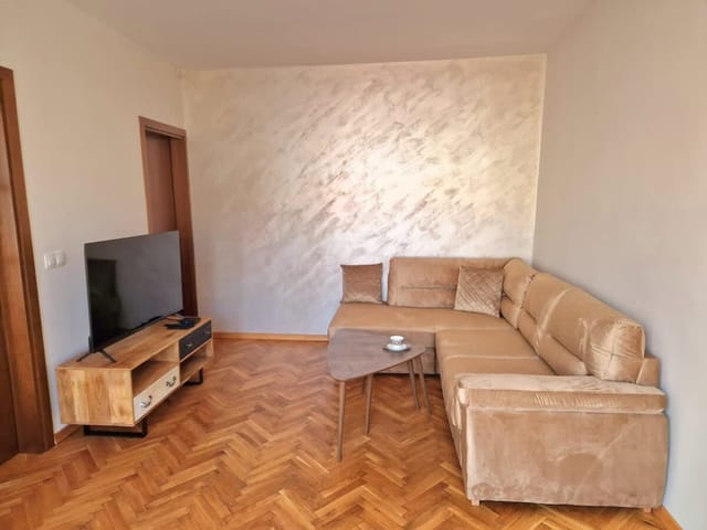 Prime Location: 2BD Flat near Alexander Nevsky - Photo 2