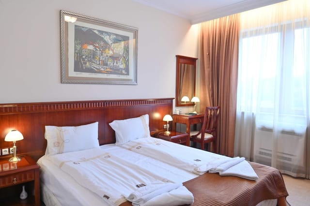 Riverside 1BR in Downtown, Near Ski Lift - Photo 3