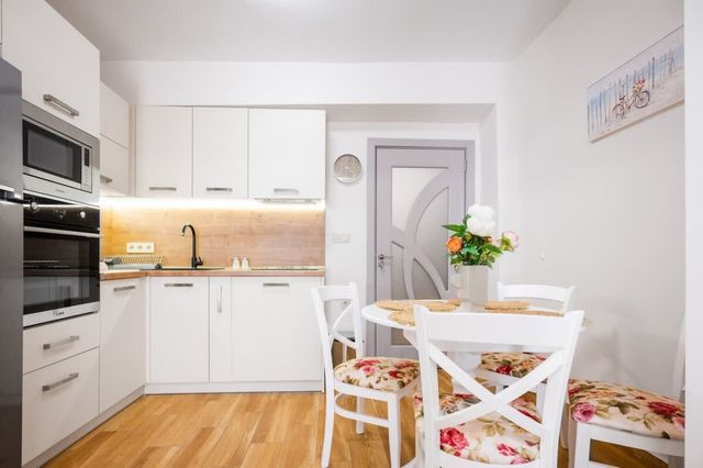 Chic Central 1BD Apartment with Private Patio