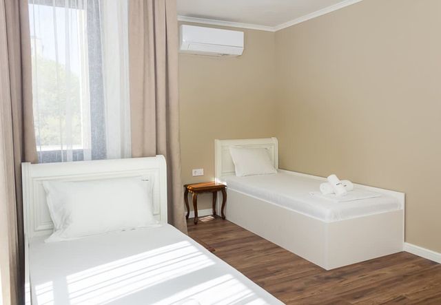 2BD Home In The Heart Of Varna with Parking - Gold - Photo 4