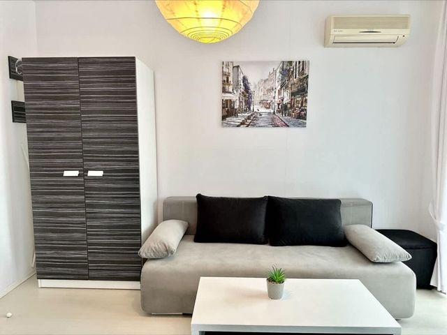 Cozy Rainbow 3  studio pool view