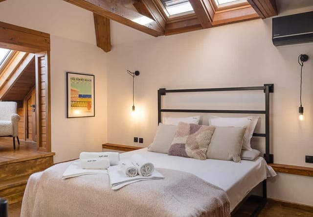 Stylish Maisonette Just Steps from the Sea Garden