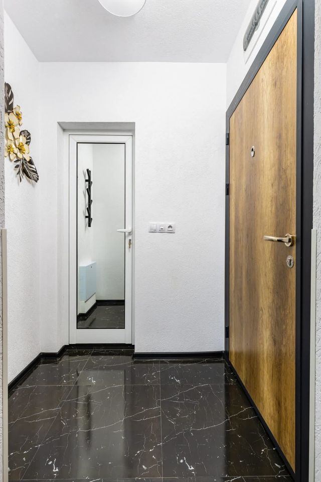 Bright Windowed Studio 10 mins to the City Centre