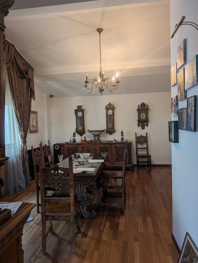 “Unique Vintage Library Studio for Filming, Interviews & Photo Shoots”