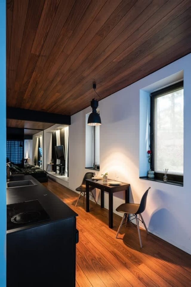 Urban Oasis: Modern Studio with Private Garden